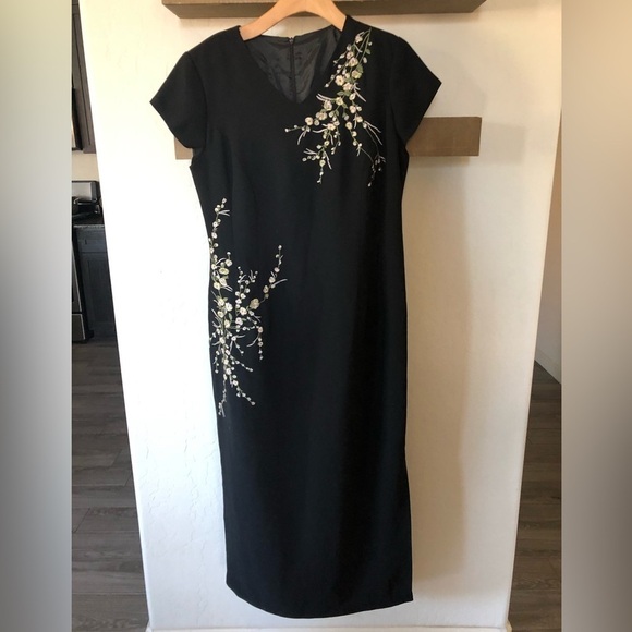 vintage Dresses & Skirts - Vintage black maxi dress with floral embroidered details & side slit•••Evening